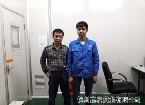 我司人员与客户合照