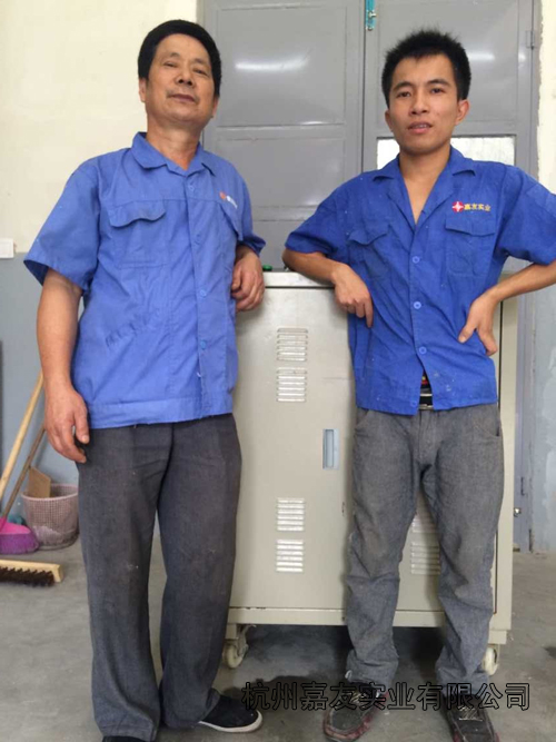 杭州嘉友工程部人员与客户合影