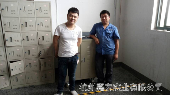 嘉友安装加湿器客户合影